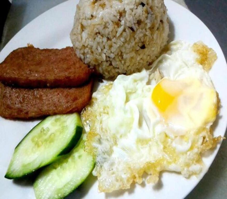 Bermuda Hotel Mandaluyong Bagian luar foto