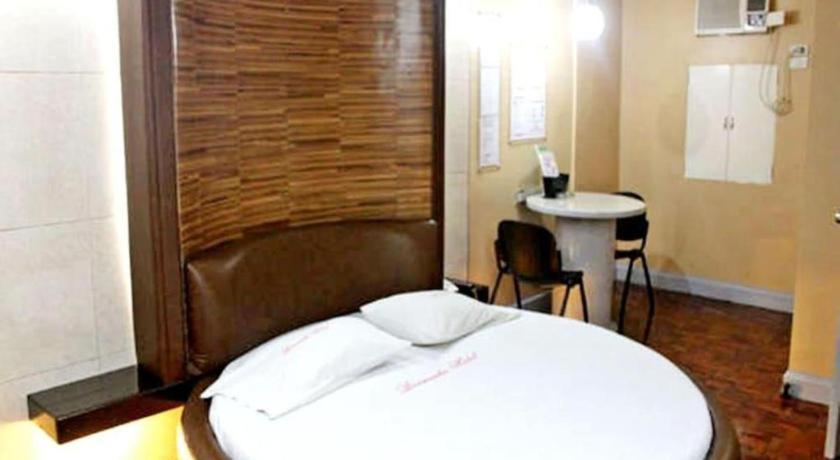 Bermuda Hotel Mandaluyong Bagian luar foto