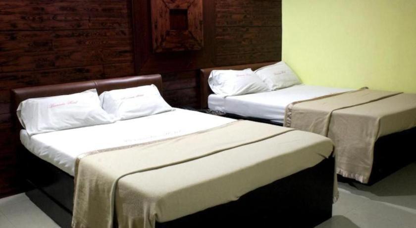 Bermuda Hotel Mandaluyong Bagian luar foto