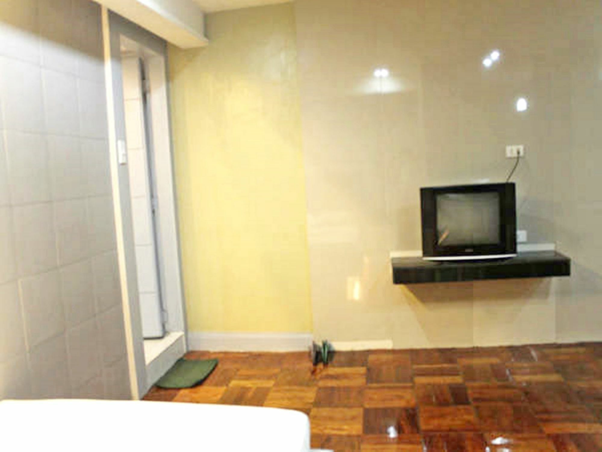 Bermuda Hotel Mandaluyong Bagian luar foto
